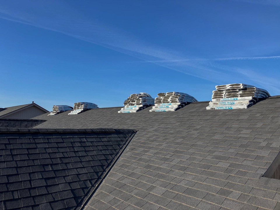 How Much Does a 2000 Square Foot Roof Cost